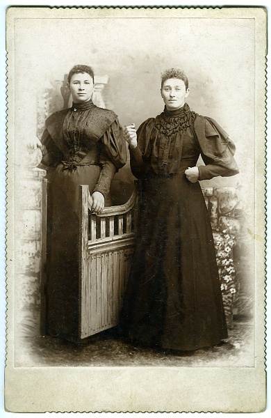 jz_071.jpg - Unknown ladies